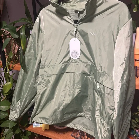FabFitFun x Bala Jacket Light Green Windbreaker Jacket - Picture 4 of 4